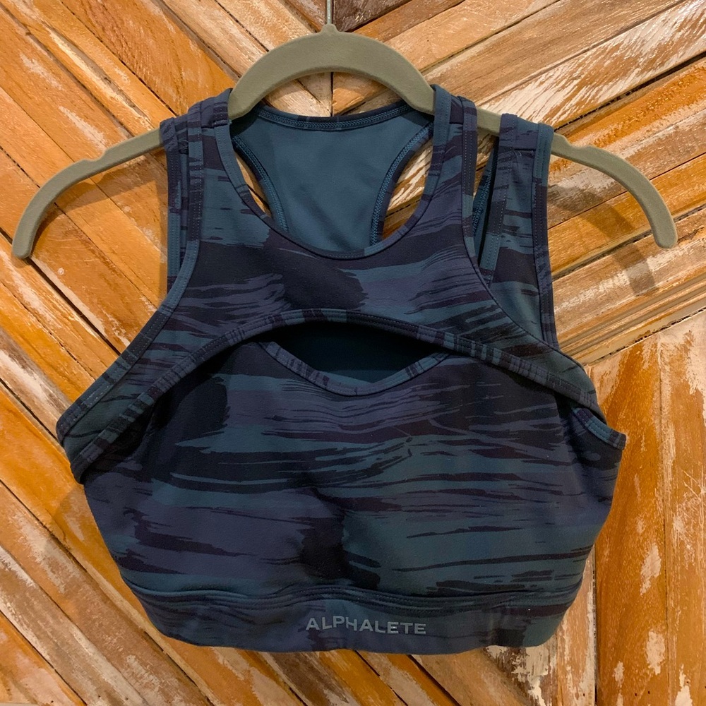 Alphalete Surface Keyhole Sports Bra